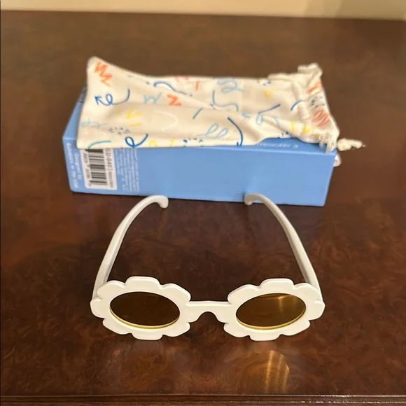 Babiators White Flower-Shaped Sunglasses with Orange Lenses Polaraized - Picture 4 of 7